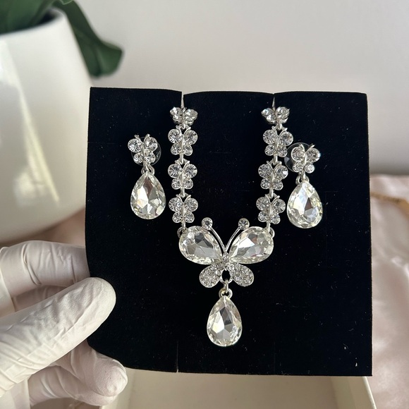 Vintage Necklace + Earrings Set with Gift Box - Picture 4 of 9